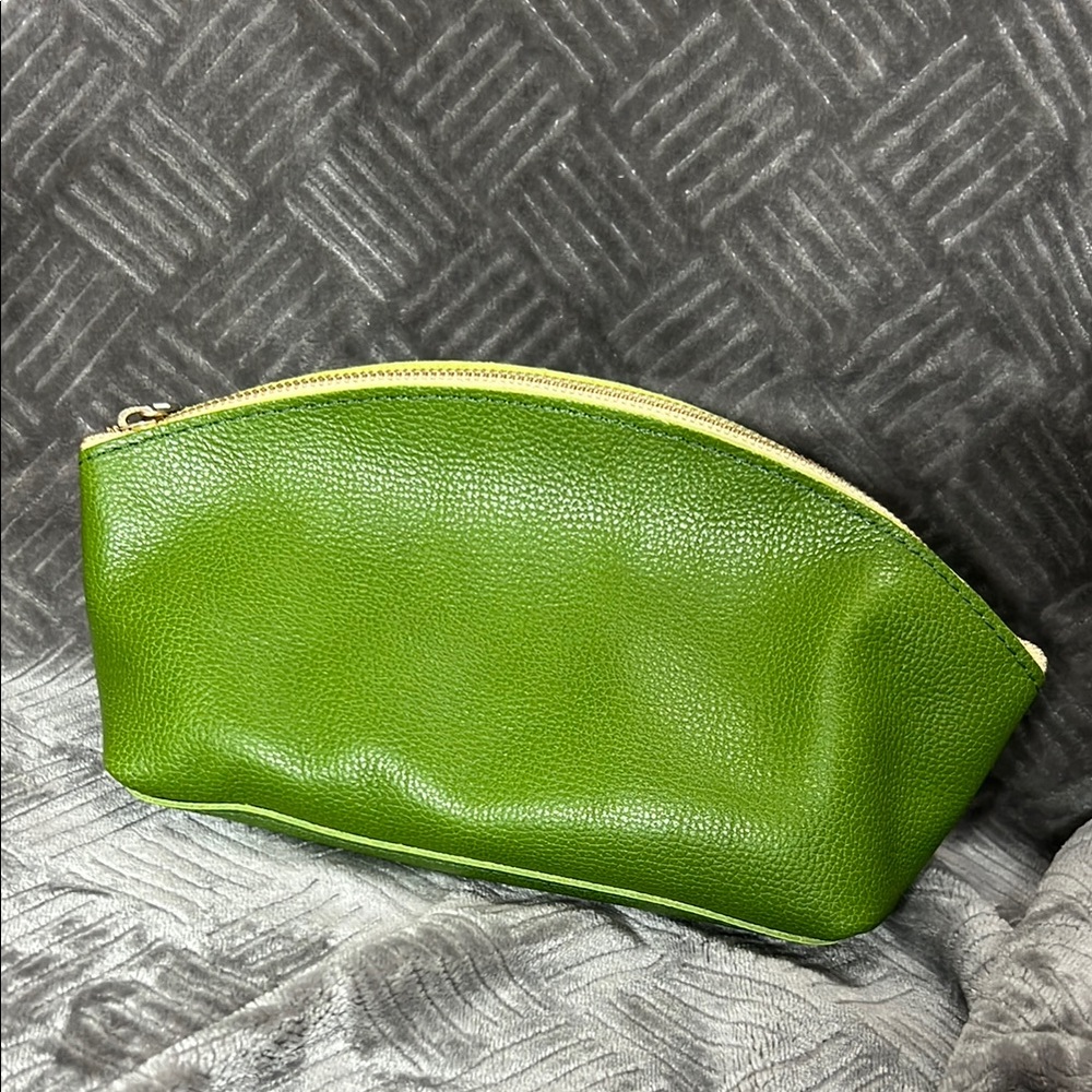 Portland Leather Total Eclipse Bag in Mantis
